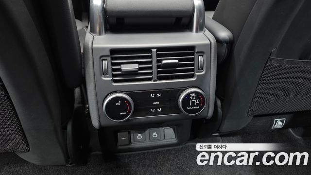 Land Rover Discovery 5 2.0 P300 SE 2023 — фото 18