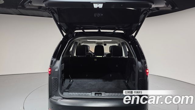 Land Rover Discovery 5 2.0 P300 SE 2023 — фото 20
