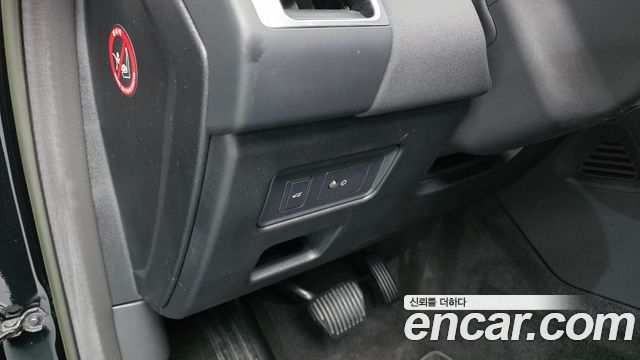 Land Rover Discovery 5 2.0 P300 SE 2023 — фото 27