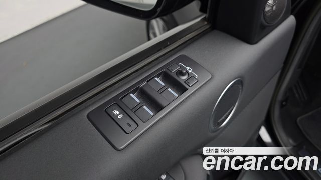 Land Rover Discovery 5 2.0 P300 SE 2023 — фото 29