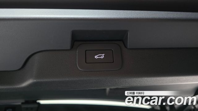 Land Rover Discovery 5 2.0 P300 SE 2023 — фото 32