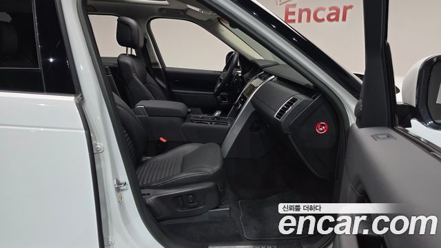 Land Rover Discovery 5 2.0 P300 SE 2023 — фото 11