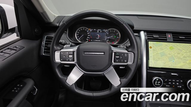 Land Rover Discovery 5 2.0 P300 SE 2023 — фото 13