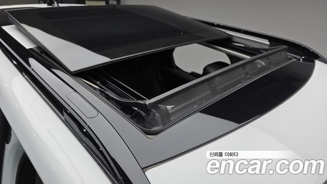 Land Rover Discovery 5 2.0 P300 SE 2023 — фото 19