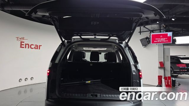 Land Rover Discovery 5 2.0 P300 SE 2023 — фото 20