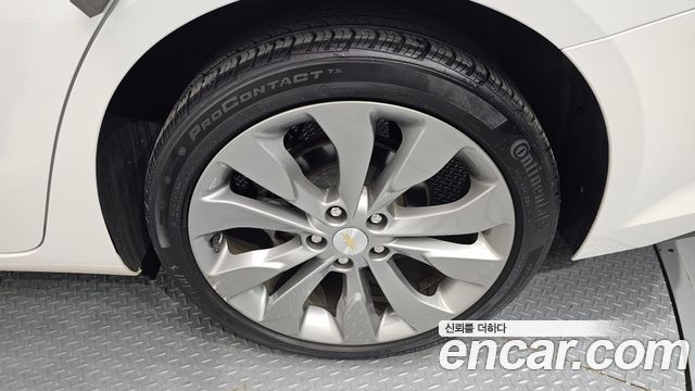 Chevrolet Malibu 2.0 Turbo LT Special 2021 — фото 21
