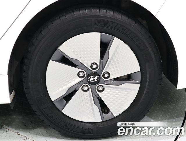 Hyundai Ioniq Hybrid 1.6 HEV I 2020 — фото 22