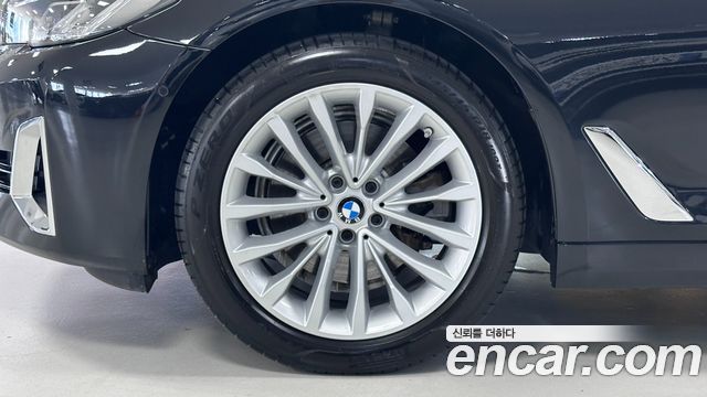 BMW 5 Series (G30) 523d Luxury 2023 — фото 5
