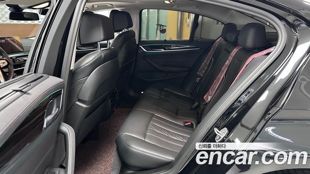 BMW 5 Series (G30) 523d Luxury 2023 — фото 15