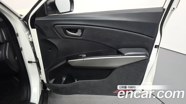 KG Mobility (SsangYong) Tivoli Armor Diesel TX 2WD 2018 — фото 24