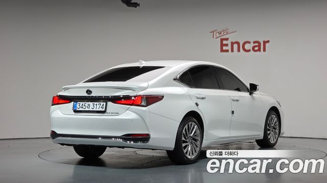 Lexus ES300h (VII) Luxury Plus 2025 — фото 2