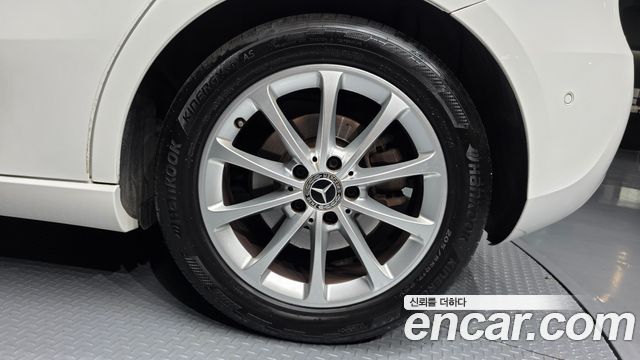 Mercedes-Benz A-Class (W177) A220 Hatchback 2020 — фото 36