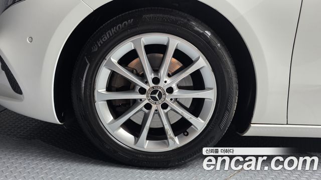 Mercedes-Benz A-Class (W177) A220 Hatchback 2020 — фото 37