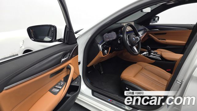 BMW 5 Series (G30) 520i M Sport 2023 — фото 10