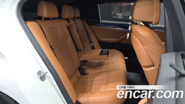 BMW 5 Series (G30) 520i M Sport 2023 — фото 12