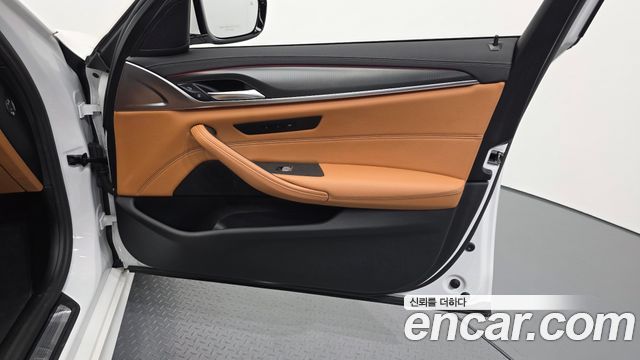 BMW 5 Series (G30) 520i M Sport 2023 — фото 24