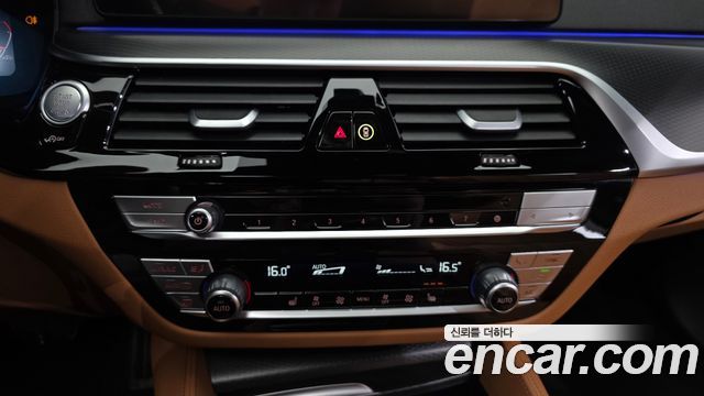 BMW 5 Series (G30) 520i M Sport 2023 — фото 29