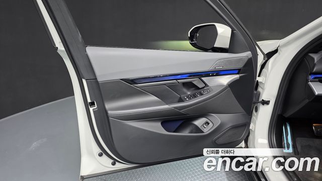 BMW 5 Series (G60) 530e M Sport 2024 — фото 24