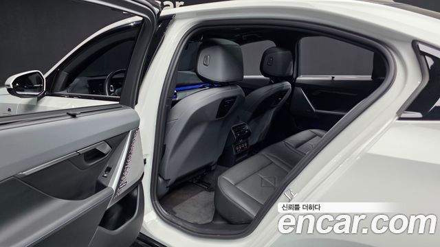 BMW 5 Series (G60) 530e M Sport 2024 — фото 26