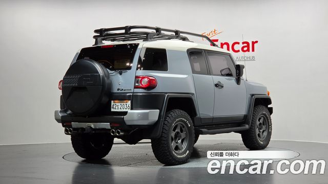 Toyota FJ Cruiser 4WD V6 2014 — фото 2