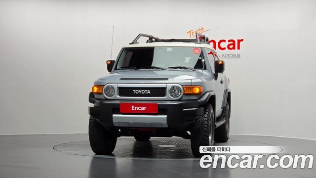 Toyota FJ Cruiser 4WD V6 2014 — фото 3