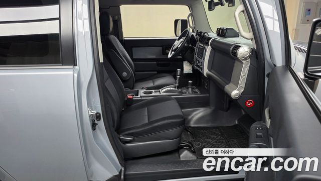 Toyota FJ Cruiser 4WD V6 2014 — фото 11