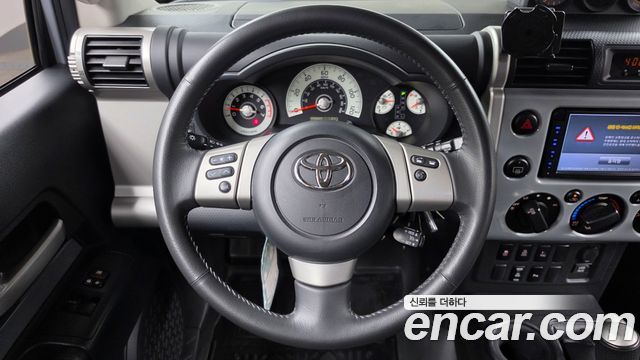 Toyota FJ Cruiser 4WD V6 2014 — фото 13