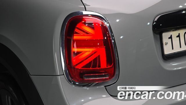 MINI Cooper 5Door Classic Third Generation 2023 — фото 23