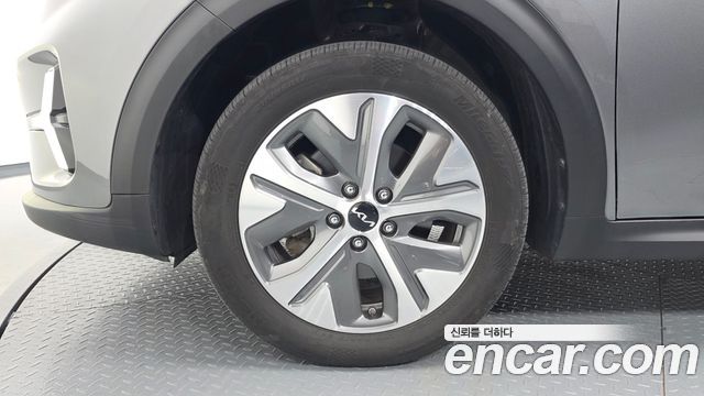 Kia Niro Plus Earth 2023 — фото 5