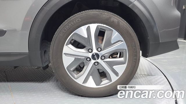 Kia Niro Plus Earth 2023 — фото 21