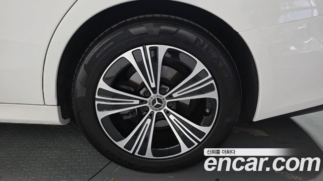 Mercedes-Benz E-Class (W214) E200 Avantgarde 2024 — фото 21