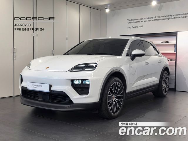 Porsche Macan EV Base 4