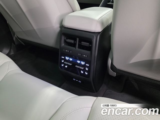 Porsche Macan EV Base 4 2025 — фото 23