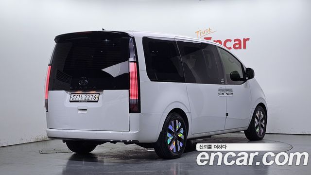 Hyundai Staria L3.5 Lounge 7-Seater Mobility 2023 — фото 2