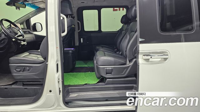 Hyundai Staria L3.5 Lounge 7-Seater Mobility 2023 — фото 11