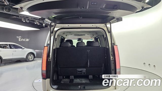 Hyundai Staria L3.5 Lounge 7-Seater Mobility 2023 — фото 20
