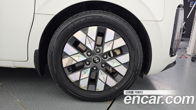 Hyundai Staria L3.5 Lounge 7-Seater Mobility 2023 — фото 21