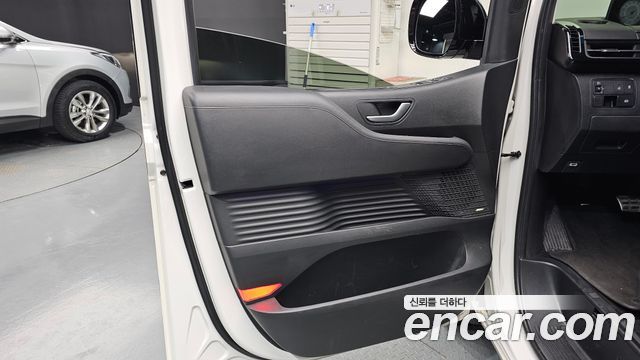 Hyundai Staria L3.5 Lounge 7-Seater Mobility 2023 — фото 24