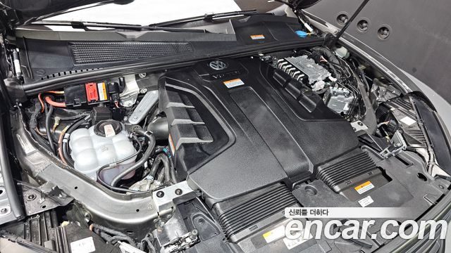 Volkswagen Touareg (III) 3.0 TDI Prestige 2024 — фото 6