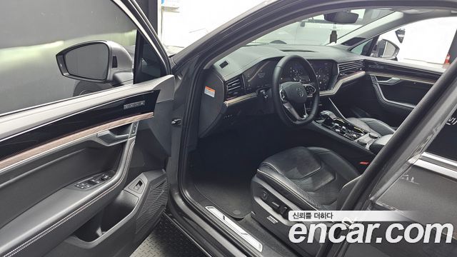 Volkswagen Touareg (III) 3.0 TDI Prestige 2024 — фото 10