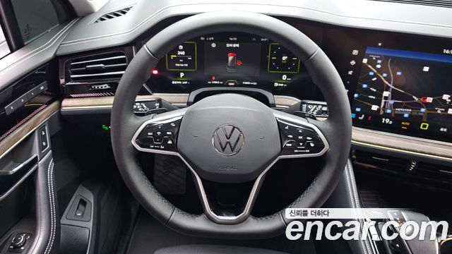 Volkswagen Touareg (III) 3.0 TDI Prestige 2024 — фото 12