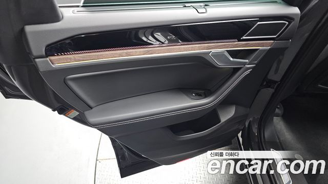 Volkswagen Touareg (III) 3.0 TDI Prestige 2024 — фото 25