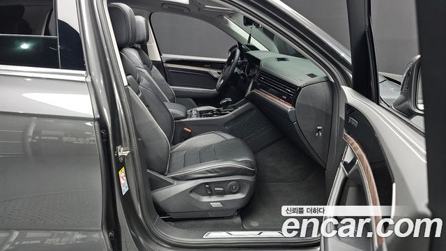 Volkswagen Touareg (III) 3.0 TDI Prestige 2024 — фото 26