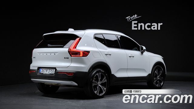 Volvo XC40 B4 Inscription 2022 — фото 2
