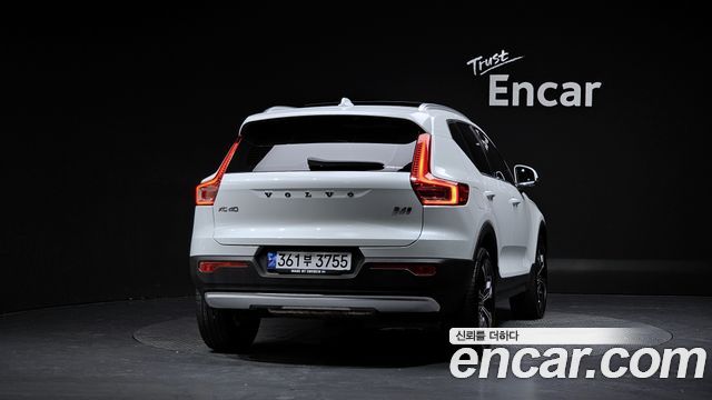 Volvo XC40 B4 Inscription 2022 — фото 4
