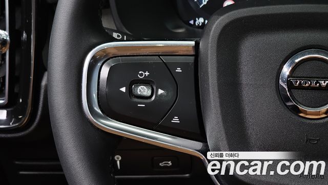 Volvo XC40 B4 Inscription 2022 — фото 16