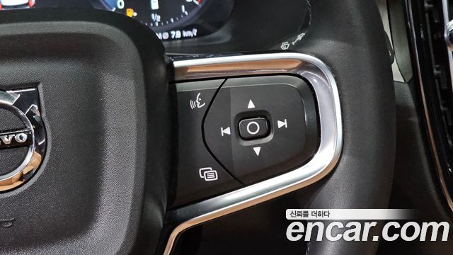 Volvo XC40 B4 Inscription 2022 — фото 17