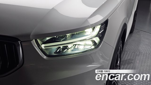 Volvo XC40 B4 Inscription 2022 — фото 22