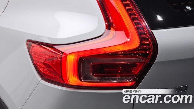 Volvo XC40 B4 Inscription 2022 — фото 23