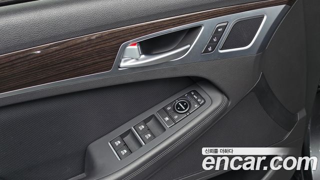 Genesis G80 3.3 GDI AWD Luxury 2018 — фото 19